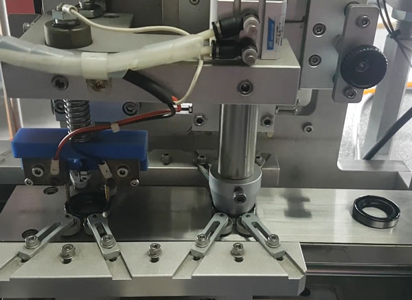 自动装配弹簧、检测